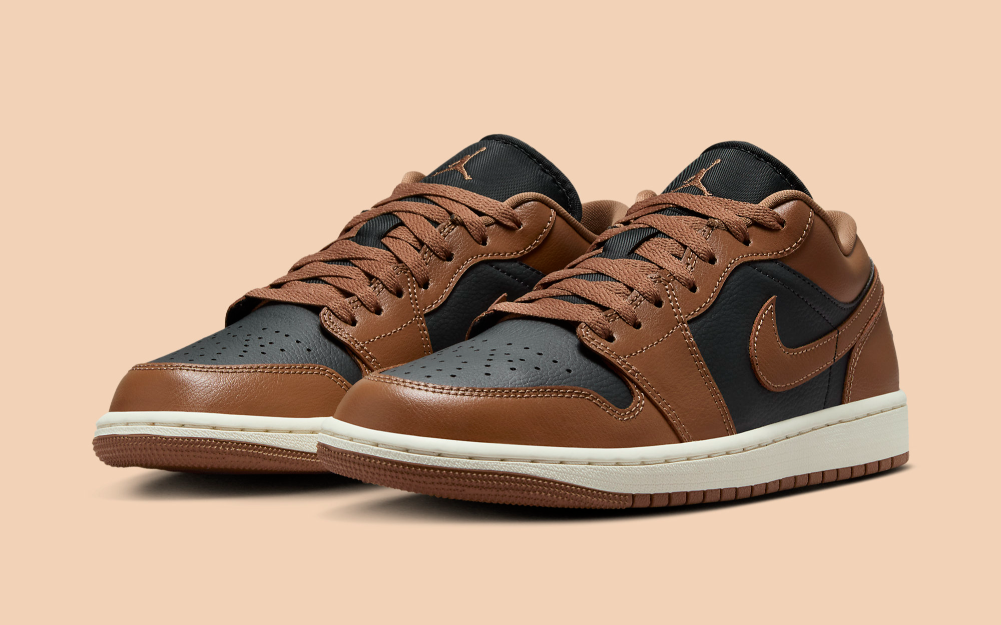 国内配送 NIKE W AIR JORDAN 1 LOW OFF NOIR/ARCHAEO BROWN-SAIL The Air Jordan 1 Low
